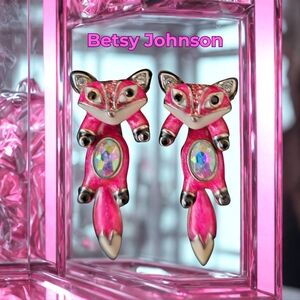 Betsey Johnson Pink Foxes With Dangling Tails & Rhinestones Earings 🦊✨️